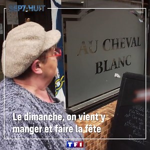 "Moooooonique du Cheval Blanc !" 💛 Dans le quartier de Wazemmes, à Lille, il y a l’un des marchés les moins chers de France. Mais il y aussi une autre institution, le restaurant "Le Cheval Blanc" de Monique, 70 ans. Le dimanche, on vient y manger des plats en sauce et faire la fête. Une belle rencontre 👇 | Sept à Huit
