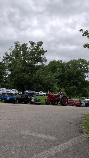 Farmall Tractor Drives by Flag  classic tractor show Southern Indiana #shortsFarmall Tractor Drives by Flag  classic tractor show Southern Indiana #shorts | Studio Live Edge | Facebook