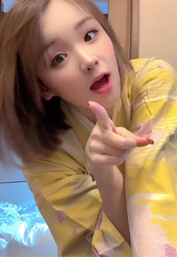 島根県の温泉旅館でリラックスする浴衣女子