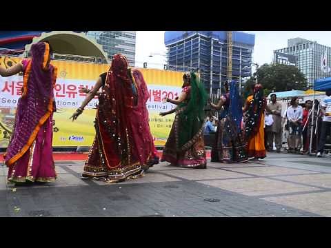 Nagada Sang dhol baje Gujarathi Dandiya Garba Fusion