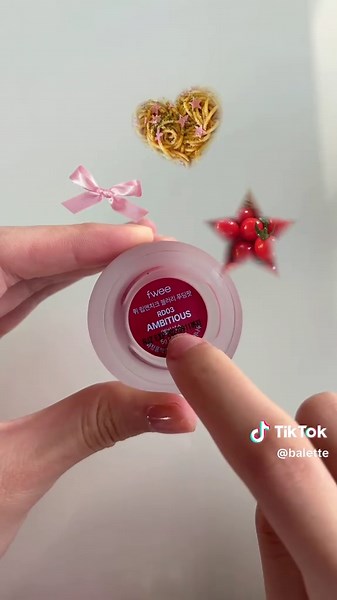 Two little pots of spaghetti 🍝 Pudding Pots and Jelly Pots are 30% off at Ulta for Early Black Friday! (starting tomorrow from 10/26-11/1) Shades here are Caramelized and Ambitious ❤️ #fwee #puddingpot #jellypot #ulta #fwee1mchallenge