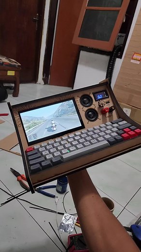 Innovative Teeny Cyberdeck: Duwi Arsana's Portable Electronic Creation