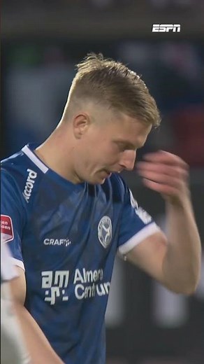 Milan de Haan kan na 2(!) minuten alweer richting de kleedkamer 😳🟥