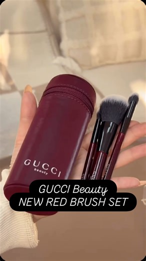 Sahar | Rayan Beauty Shop on Instagram‎: ". اگر دنبال محصولات لوکس، اورجینال و نامبروانی کاملا درست اومدی ! اینجا جدیدترین محصولات روز دنیا رو بدون واسطه و با بهترین قیمت پیدا میکنی! پس سیو کن که ما رو گم نکنی😘 ************************** 💥ست براش مسافرتی لوکس برند گوچی💥 ✨یه ست شیک، شامل سه تا براش کاربردی همراه با کیس برای حمل راحت ✨ 💖موجودی ایران و اماده ی ارسال فوری ☑️ثبت سفارش و اطلاع کامل، دایرکت لطفا #گوچی #ستبراش #لوکس #رایانبیوتی #خریدانگلیس #اورجینال #آنلاینشاپمعتبر"‎