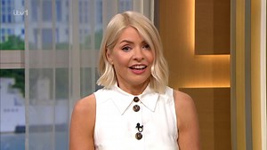 WATCH: Holly Willoughby address Phillip Schofield controversy following This Morning return