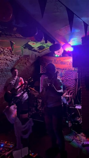 R90RR | The Wolfhound - Irish bar & kitchen