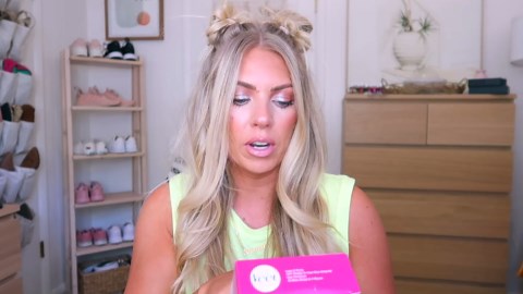 Veet Leg & Body Hair Removal Kit- Sensitive Formula, Ready-to-use Cold Wax Strips, Shea Butter & Acai Fragrance, 40 Count (Pack of 2)