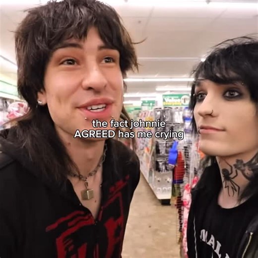 daisy🦇 on Instagram: "the small head shake??? haha"