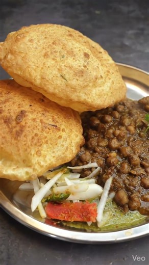 Tasty Chole Bhature #cholebhaturae #chole #bhature #cholebhaturestreetfood #streetfood #chanarecipe