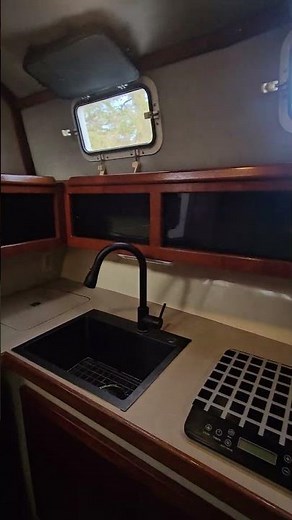 Albin 34 Family Cruiser Forward Cabin