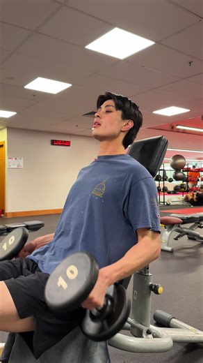 My ideal weekend morning which rarely happens. More content like this to come - decided in the last few days I should probably try to lock in as summer is about one month away 🤞 #weekend #gymroutine #morningroutine #diml #corporatelife