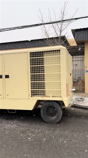 Loading the goods must be done with care and diligence; it is a process that requires attention to detail. #AtlasCopco #AirCompressor #SULLAIR #drill #Ingelsland