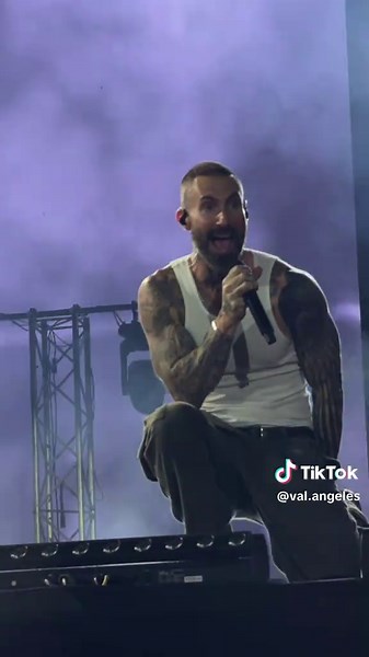 Sunday Morning Maroon 5 - Adam Levine live Lima Peru