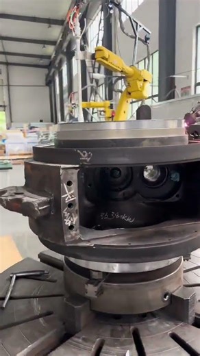 Laser cladding machine for workpiece repair