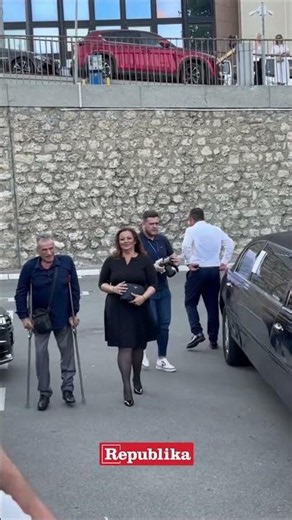 Anicu Milenković i Srećka Šušića crna limuzina dovezla na koncert "Južnog vetra"#juznivetar #koncert