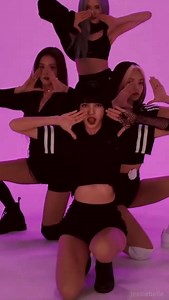 531K views · 10K reactions | เก็บทุกเม็ด จัดเต็มทุกอย่าง ตั้งแต่ ร้องแร็ป ท่าเต้น ยันอินเนอร์ ไม่มีหลุดซักช็อตเลยอ่ะ นี่ขนาดไม่ได้อยู่บนสเตจนะ สุดยอดไปเลยลลิษา #LISA #LALISA #BLACKPINK | LISA BLACK PINK | Facebook