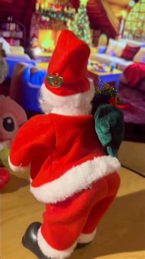 The viral Wiggle Claus is finally here🍑LINK IN CHANNEL BIO👇 #christmas #dance #santa #funk #viral