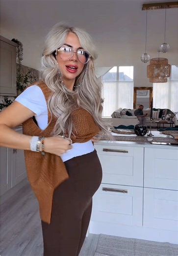 Stylish Pregnancy Outfit of the Day