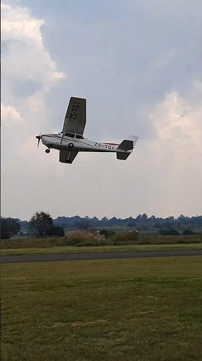 Cessna 172R Skyhawk II performing a low-level fly past at Springs Aerodome (FASI)