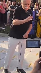 359K views · 12K reactions | “Fenômeno digital, ator, cantor, influencer, chef de cozinha, galã”: Desta incrível forma o querido Ary Fontoura foi descrito durante uma homenagem que recebeu na Globo nesta quinta, dia 2. Essa data, inclusive, é de um grande símbolo a ele: são 60 anos no canal E hoje a emissora lançou nos estúdios do Projac no RJ sua própria calçada da fama. | Aaron Tura | Facebook