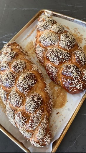 Sivan's Kitchen on Instagram: "6 strand braiding technique 🤍 Time to make some fluffy and delicious homemade challah bread. This recipe is so fool proof, I guarantee it 💯 If you’re new to baking, i highly encourage you to check out my highlight “challah steps”. There are many tips on achieving the best dough. For all the different braiding techniques, please check out my highlight “bread braiding”. There I explain in detail and direction of the different braids. Eggless fluffy challah recipe: 