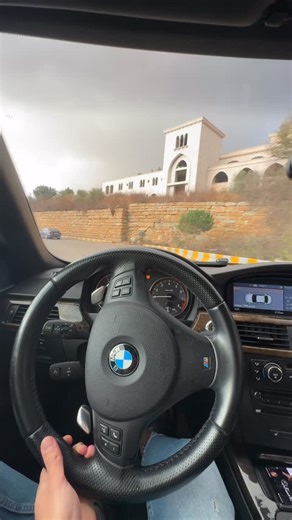 Azar Al Mohamad on Instagram‎: "جني يا عمري 🤣 مش واقفه عليكي"‎
