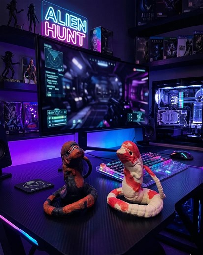 Custom Hand-Painted Alien Figure - Xenomorph & Neomorph Inspired Sci-Fi Collectible - Unique Chestburster Statue for Horror, Movie Fans