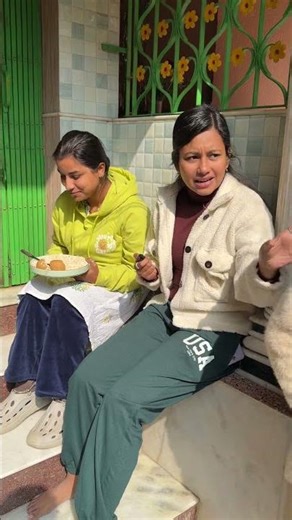 দোলা আমাদের সবাইকে মিষ্টি মুড়ি খাওয়ালো 😍