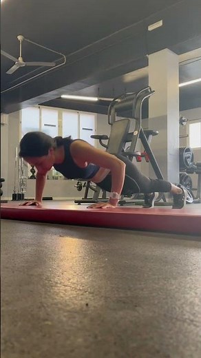 Flexiones de brazos. #flexiones #mujeres #fuerza #brazos #cuerpofit #funcional #gym