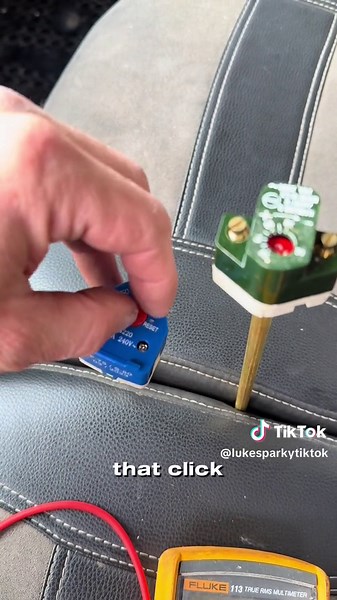 How to test a thermostat in an immersion heater #electrician #lukesparky #electricianlife #electriciansoftiktok