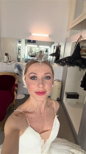 Iana Salenko on Instagram: "Swan Lake 🥹🫶🏻 #funvideo #ianasalenko #motherof3boys #kammertanzerin #ballerina #art #model #beauty #dancer #healthylife #mentalhealth #motivation #strong #berlin #ukranianballerina #style #design"