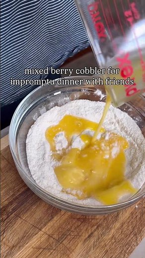 🫐 🍓 Mixed Berry Cobbler 🫐 🍓this is the perfect easy summer dessert to make!