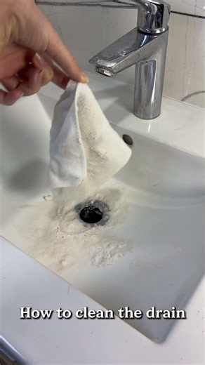 This drain cleaning trick actually works #cleaning #hack #diy
