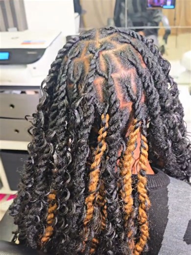 Medium Box Parting Knotless Marley Braids