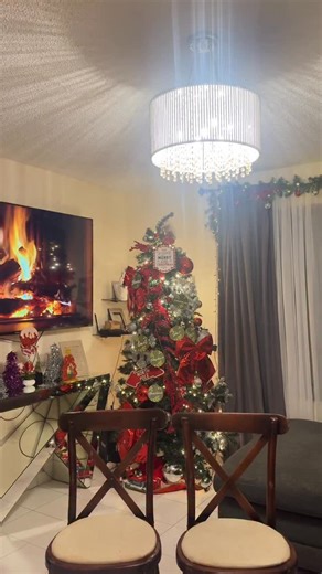 Blanca Flor Torres on Instagram: "Feliz año 2026 Les decea la Familia Guillen Basso, Guillen Torres, Guillen Jimenez, Hdez Nava"