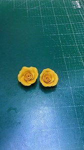 How to make fondant rose easy way / rose cake / cake topper . . Hi this is a fondant rose making tutorial . . #roses #flowers #fondant #cake #toppers #rosecake #yellowroses #flowercake #fondantcake #fondantflowers #buttercreamflowers #ajay_kumar0321 Ajåy Kumar | Ajåy Kumar