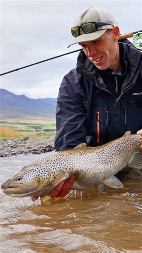 Hot Picks 2025 – Grundéns Boundary Waders & Portal Jacket #flyfishing #iceland