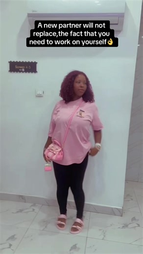 #CapCut Today I’m tagging all my vendors😍 Hair from @LUXURYHAIRS BYBLESSING DIVINE Polo from @Ella Fashion Mall Leggings from @Labake Trends/legitvendor Bag and slide from @Everything Becky Brown Vendors wey Dey deliver💃💃💃💃