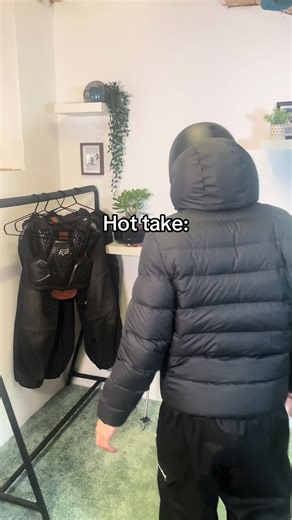 Had to be said. Threads snowpants are still in stock! #skipants #skioutfit #baggyskipants #threadspants #skitok