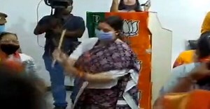 Amid Tamil Nadu Poll Campaign, Smriti Irani Performs Dandiya