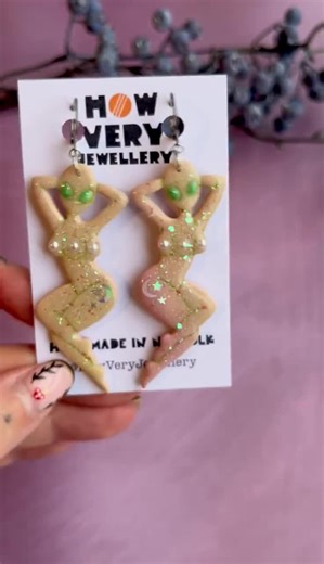 Handmade Pin-up Alien Girl Earrings (pearl) | Space Jewellery | Quirky Earrings - Etsy