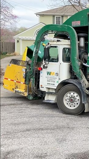 Waste Management USA #garbagetrucks #trashtruck #wastemanagement #short #shorts