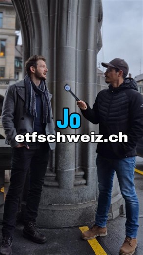INDIFOX 🦊 | Finanzielle Bildung 📘 on Instagram: "🎙️ Kurzinterview mit @etfschweiz.ch Die Seite, die ETFs in der Schweiz Schritt für Schritt erklärt Einfach, verständlich und auf die Schweiz bezogen 🇨🇭📈 ETFs klingen kompliziert? Müssen sie nicht. Im Interview erklärt Jo, wie du in der Schweiz stressfrei & langfristig mit ETFs startest Jo ist Privatanleger und hat mit ETFSchweiz.ch einen ETF-Guide gebaut, den sogar Anfänger schnell verstehen 🧠✨ (inkl. Rechner & Kosten-Basics) Mein Take aus 