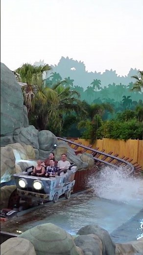 This Coaster Jumps the Tracks! | Mine Cart Madness at Epic Universe