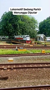 Terpantau Lokomotif Sedang Parkir #reels #fyp #vod #keretaapi #turntable #railway #train #railroad #railcrossing | MRafkha Yza