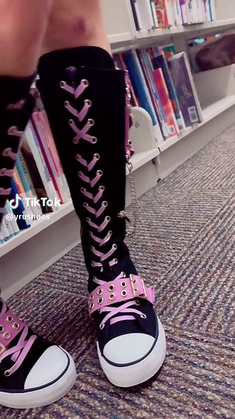 Exploring the Ghoul School: Monster High RAWR XD with Clawdeen, Draculaura, and Frankie! 🦇