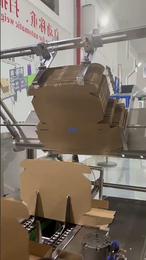 High speed pizza box folding machine