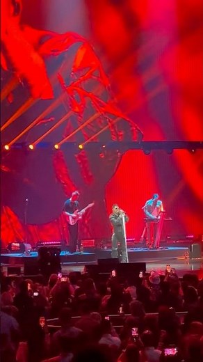 Miguel performing “Adorn” LIVE at the TMobile Arena ‪@miguelofficial‬ #miguel #tmobilearena #adorn