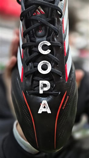 エイコースポーツサッカーフットサルコーナー on Instagram: "営業中にたくさん聞かれたこの質問👇 「コパピュア4って、実際どの選手に合う？」 ということで今回は スタッフ中島が営業後に1分でサクッと解説🎥 ✔ フィット感は？ ✔ どんなプレーヤーに合う？ 実際に履いて、触って、感じた リアルなポイントだけをまとめました⚽️ 気になっていた方は、 まずはこの動画をチェックしてみてください👀 店頭でのご相談もお待ちしてます！ #adidasfootball #COPAPURE4 #コパピュア4 #エイコースポーツ #サッカースパイク"