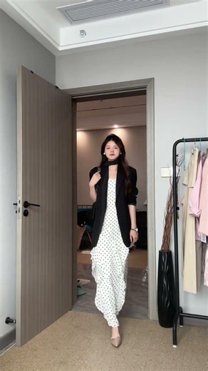 Early Spring Fashion: Polka Dot Dress Outfit Ideas